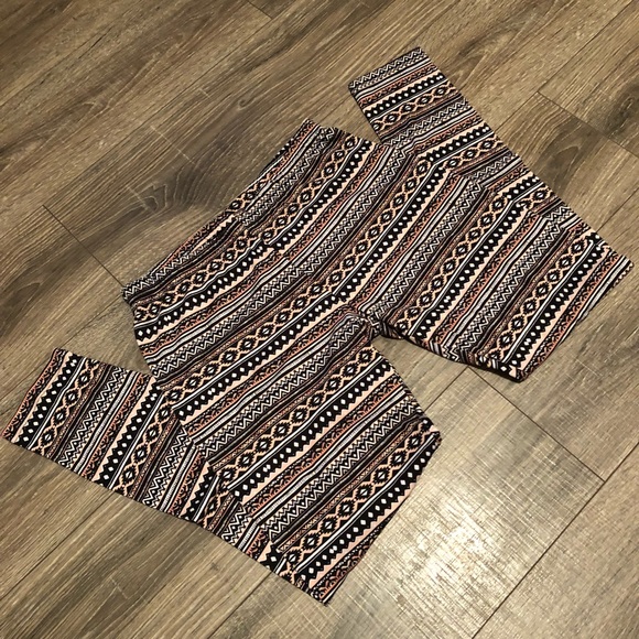 Bobbie Brooks Pants - Tribal print leggings Size Large. SUPER SOFT!